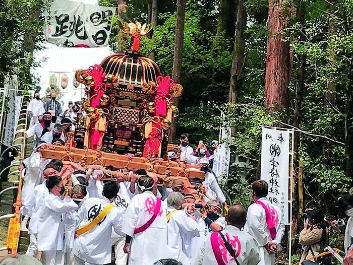 大迫力の大みこしで町が元気に！
