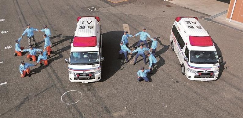 消防士と救急車