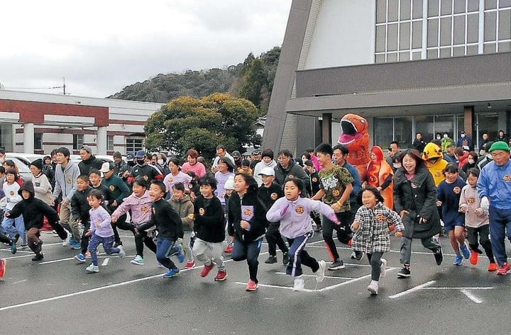 大人も子供も一緒に参加