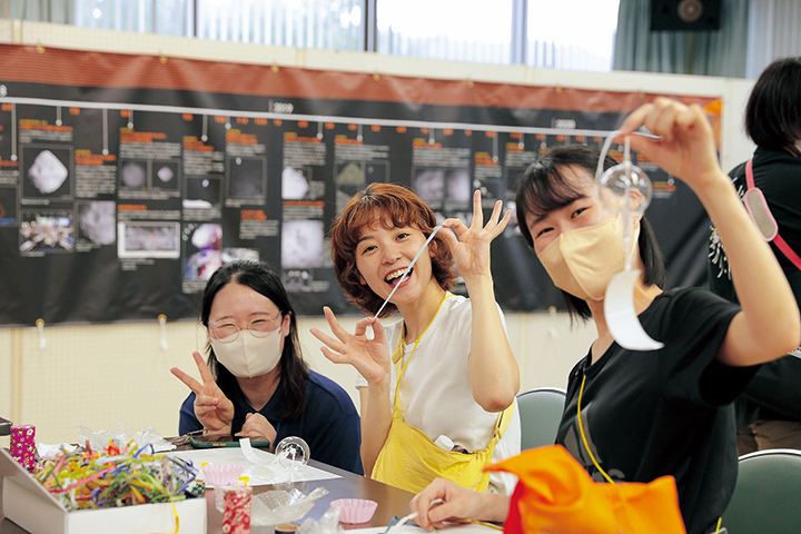 さじアストロパーク星まつり 工作体験の様子