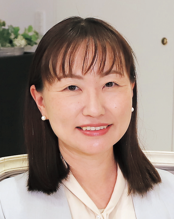 司会 田中奏子(たなか かなこ)さん