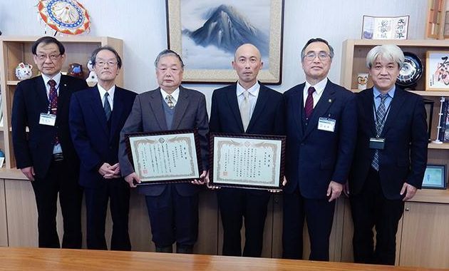 深澤市長と受賞者