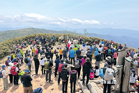 氷ノ山 昨年の山頂祭の様子