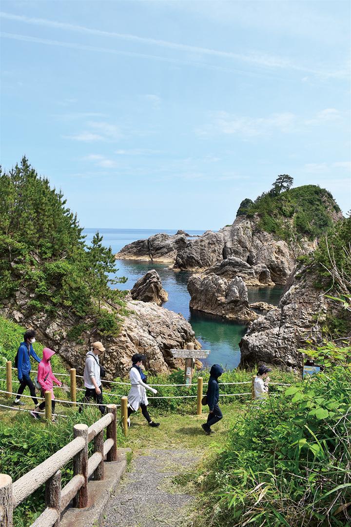 浦富海岸ジオウォークの様子