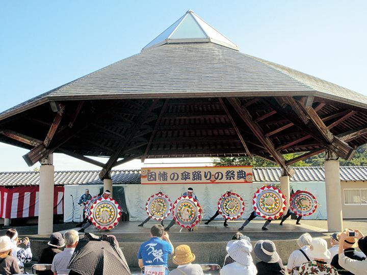 傘踊りの様子