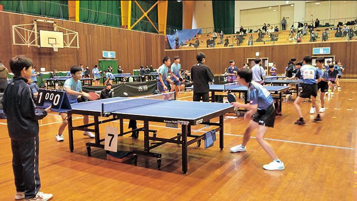 卓球をしている様子